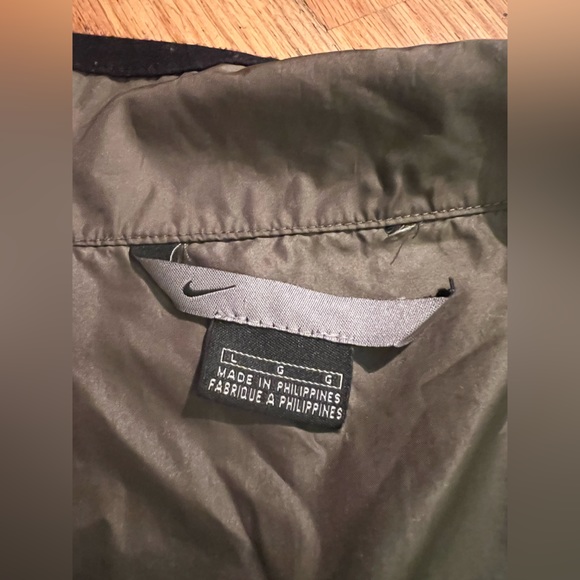 Nike Men’s Zip Up Vest Olive Green - Picture 9 of 9